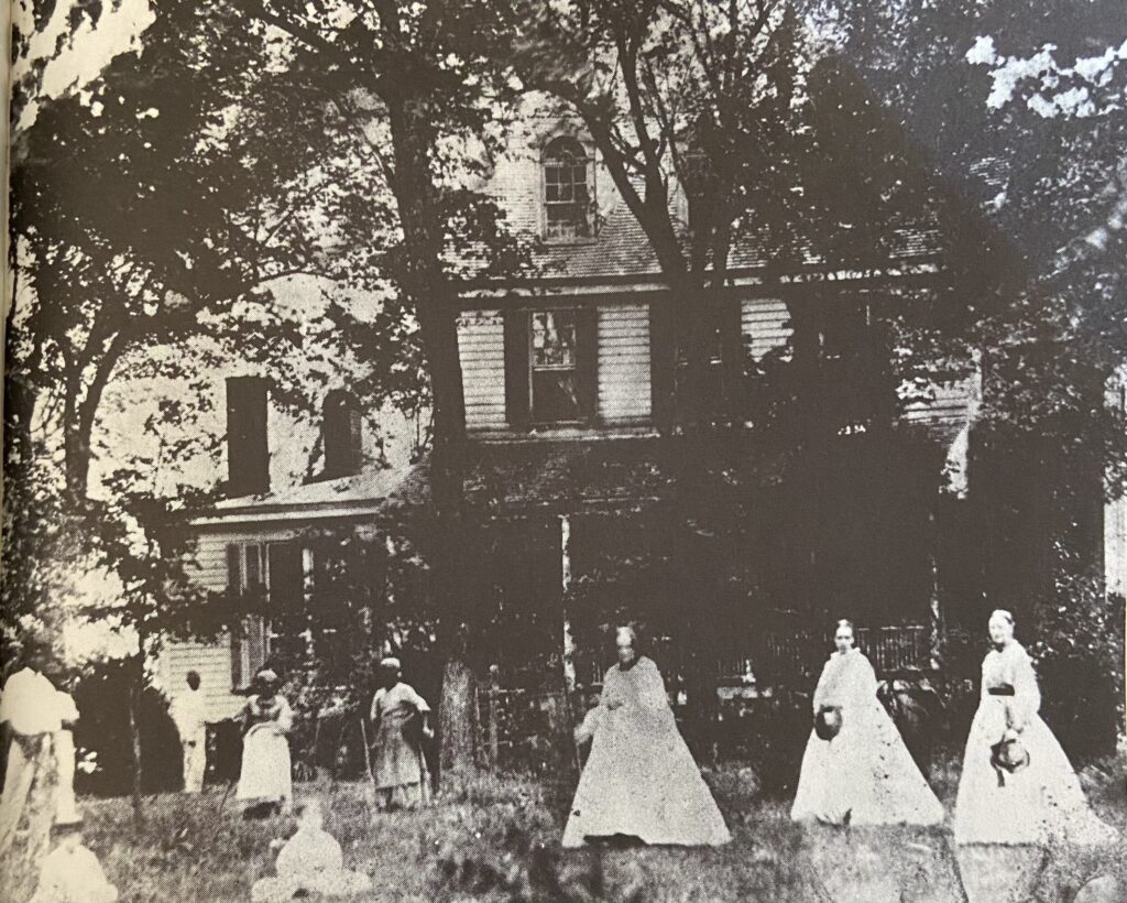 Elmwood plantation home with women standing in front